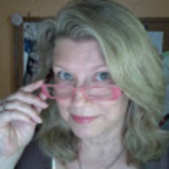 Meet your Posher, Laura - Picture 1 of 1